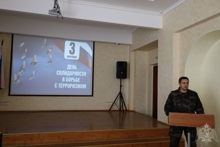 Сотрудники Управления Росгвардии по Липецкой области в рамках Дня солидарности в борьбе с терроризмом провели открытые уроки для учащихся школ областного центра