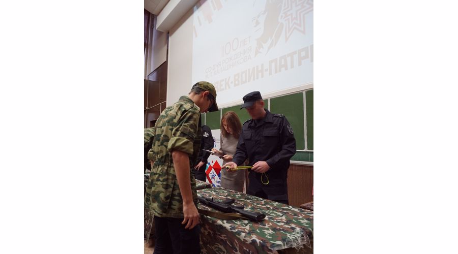 В Липецке при участии сотрудников Росгвардии прошли соревнования памяти генерал-лейтенанта Михаила Тимофеевича Калашникова   