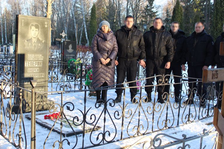 Сотрудники ОМОН Управления Росгвардии по Липецкой области почтили память Героя России – Андрея Теперика