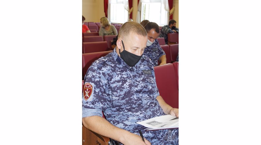 Липецкие росгвардейцы приняли участие в написании «Диктанта Победы»