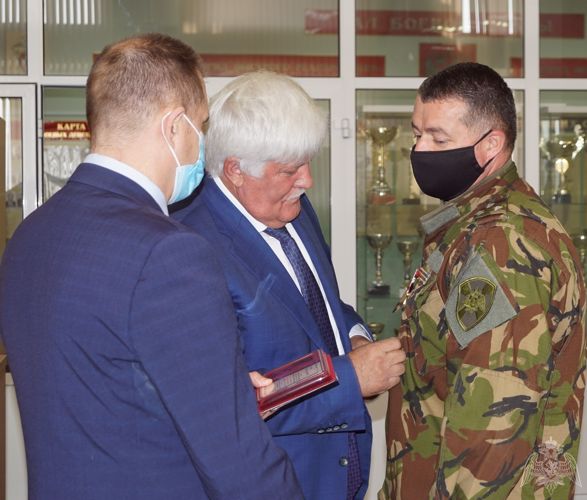 В Липецке сотрудникам ОМОН вручили юбилейные медали «20 лет разгрома международных бандформирований»