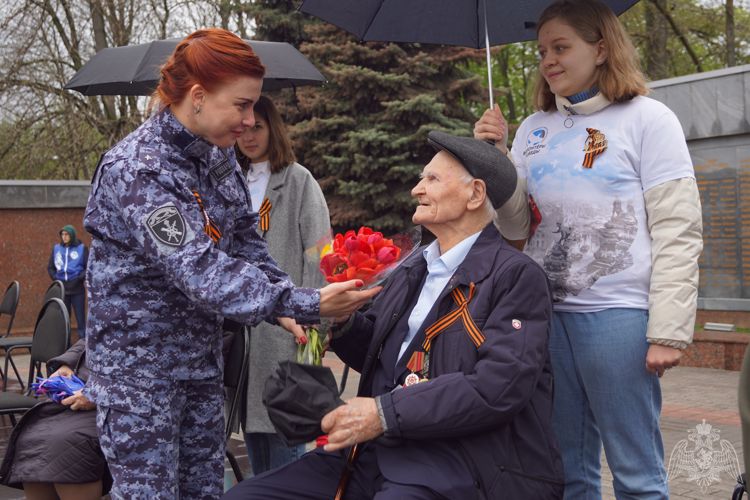 Личный состав Управления Росгвардии по Липецкой области принял участие в мероприятиях, посвященных 76-й годовщине Победы советского народа в Великой Отечественной войне