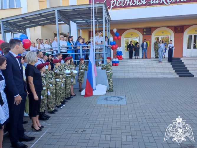 Представители Росгвардии по Липецкой области приняли участие в торжественной линейке, посвящённой Дню знаний  в подшефной школе №23 имени С.В. Добрина г. Липецка.