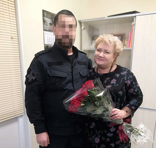 Липецкий СОБР поздравил вдову погибшего офицера с Днем рождения