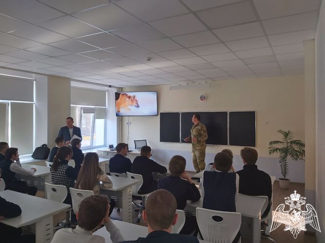 Росгвардейцы продолжают профориентационные работы в школах Липецкой области