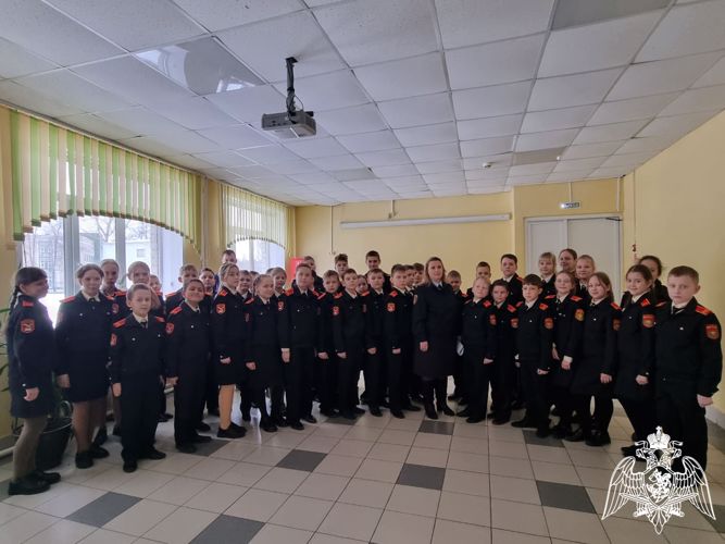 Росгвардейцы провели для школьников урок мужества к 80 – летию победы в Сталинградской битве 