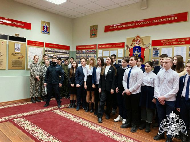 Липецкие школьники побывали в гостях у росгвардейцев и присоединились к акции «Письмо защитнику Отечества»