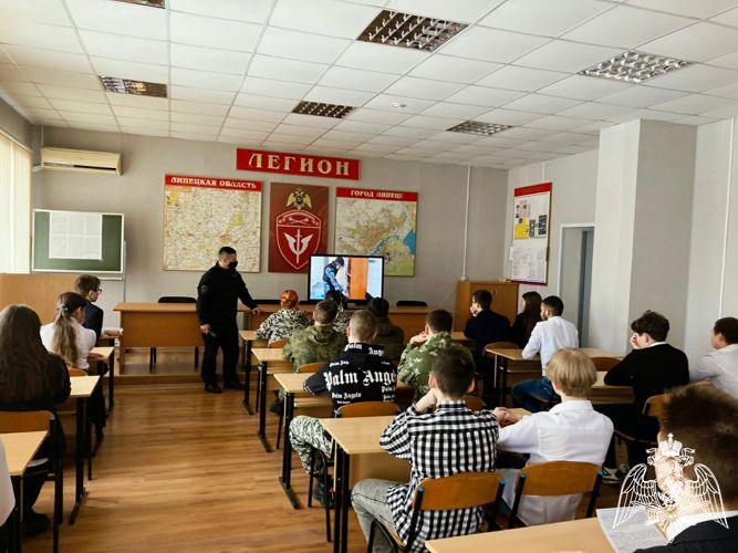 Липецкие школьники побывали в гостях у росгвардейцев и присоединились к акции «Письмо защитнику Отечества»