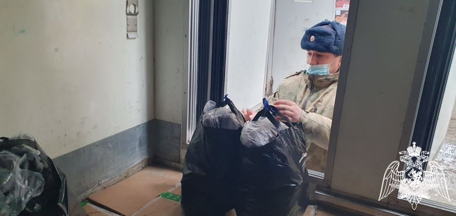 В Липецке росгвардейцы продолжают участвовать в сборе гуманитарной помощи для участников СВО