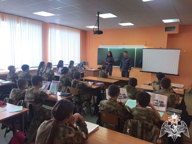 Росгвардейцы провели для школьников урок мужества к 80 – летию победы в Сталинградской битве