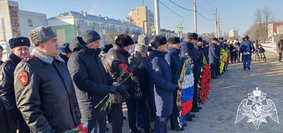 Торжественная церемония в честь Дня защитника Отечества прошла на площади Героев в Липецке