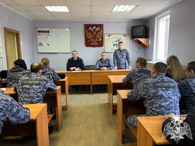 В Липецке для сотрудников Росгвардии провели занятие с инспектором ГИБДД