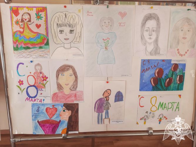 Дети липецких росгвардейцев поздравили своих мам рисунками