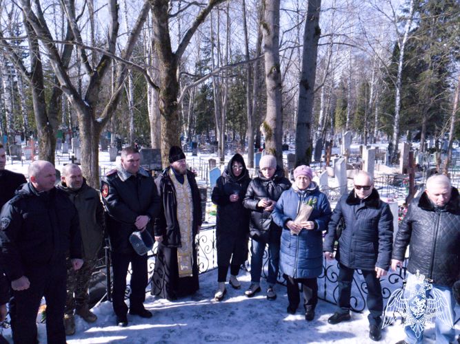 В Липецке сотрудники СОБР Управления Росгвардии почтили память своих боевых товарищей