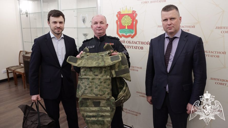 Липецким бойцам СОБР передали новую партию бронежилетов 