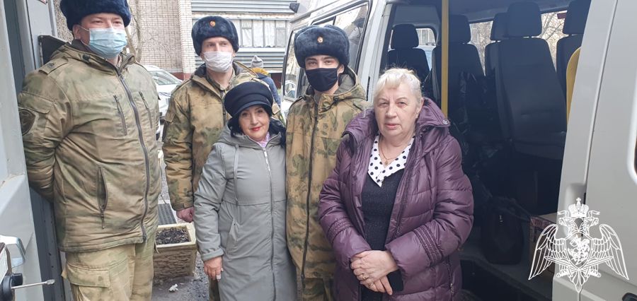 Росгвардейцы собрали новую партию гуманитарной помощи
