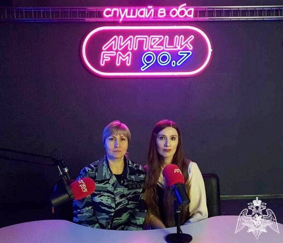 О служебных буднях женщин в эфире радиопрограммы рассказала сотрудница липецкого ОМОН