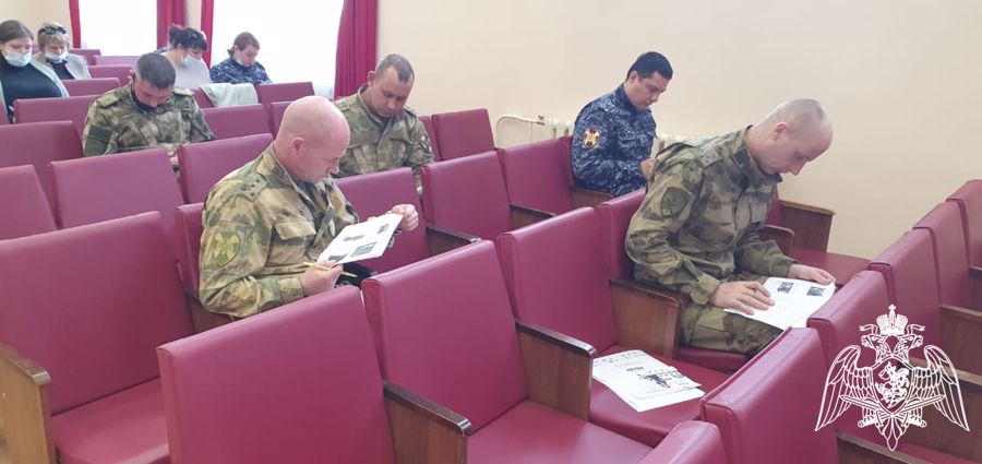 В Липецке сотрудники и военнослужащие Росгвардии приняли участие во Всероссийской акции «Диктант Победы»