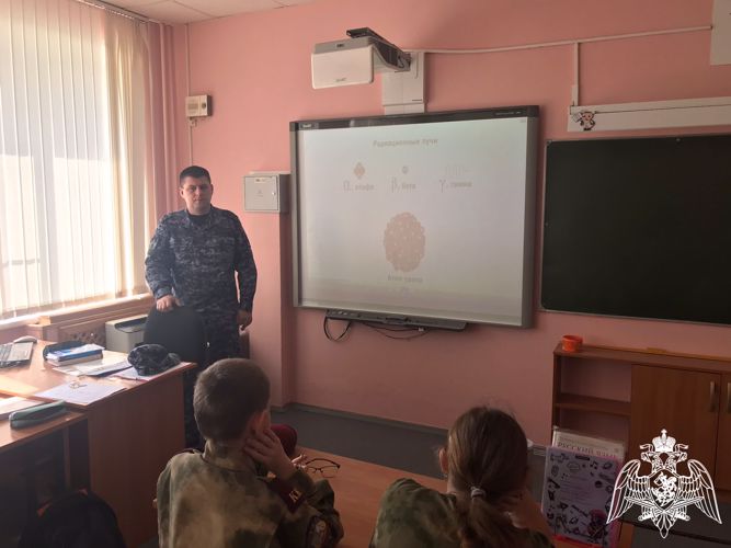 В Липецке росгвардейцы провели урок  в кадетской школе, посвященный Дню памяти жертв Чернобыльской катастрофы