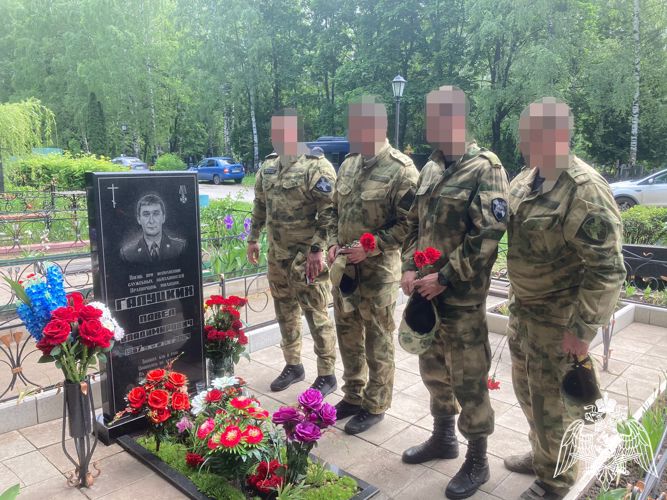 В Липецке сотрудники ОМОН Управления Росгвардии почтили память боевых товарищей
