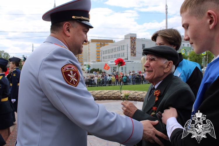 В Липецке начальник Управления Росгвардии принял участие в торжественных мероприятиях, посвященных Дню Победы