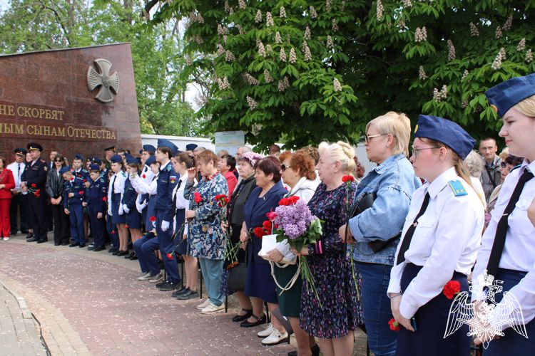 В Липецке росгвардейцы почтили память павших героев 