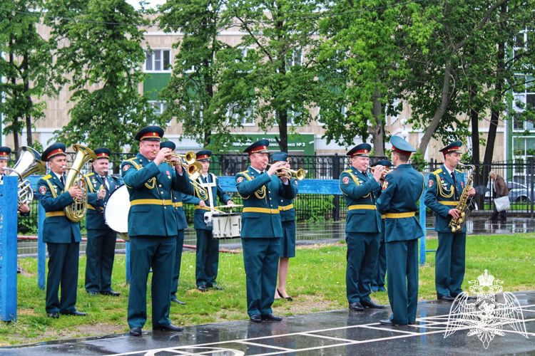 Росгвардейцы приняли участие в торжественной церемонии кадетской школы