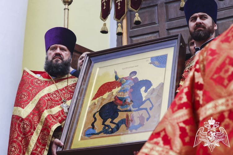 Начальник Управления Росгвардии по Липецкой области посетил молебен, посвящённый прибытию ковчега с десницей святых мощей великомученика Георгия Победоносца