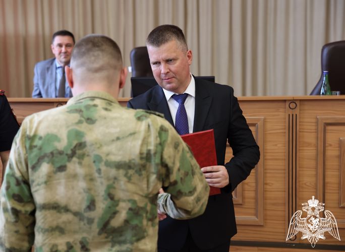 В Липецке наградили росгвардейцев, вернувшихся с выполнения задач