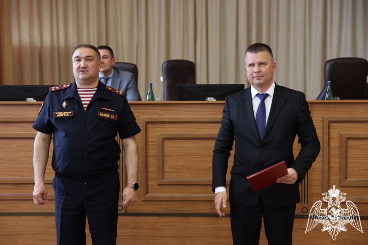 В Липецке наградили росгвардейцев, вернувшихся с выполнения задач