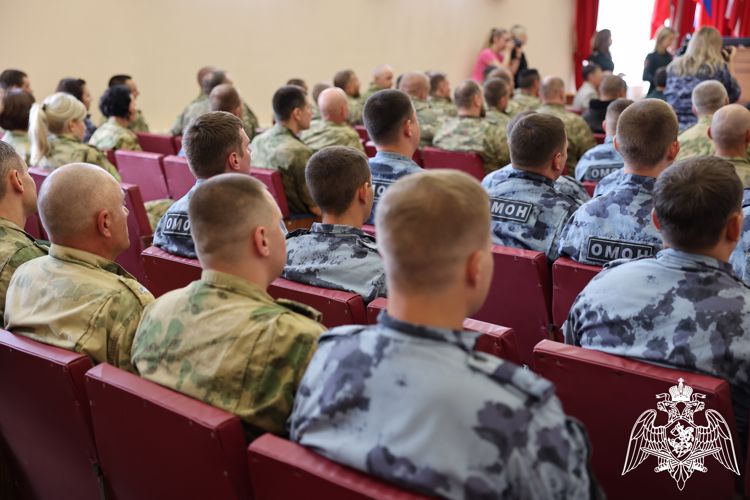 В Липецке наградили росгвардейцев, вернувшихся с выполнения задач