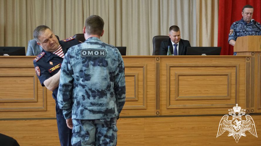 В Липецке наградили росгвардейцев, вернувшихся с выполнения задач