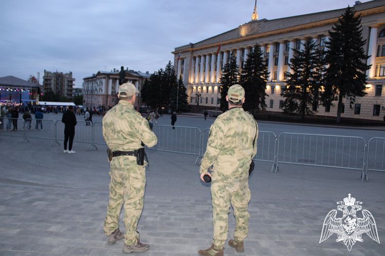 В Липецке Росгвардейцы обеспечили охрану общественного порядка во время проведения торжественных мероприятий посвященных «Дню России»