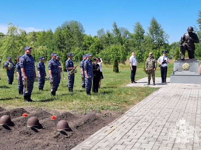 Росгвардейцы приняли участие в захоронении останков солдат Великой Отечественной войны