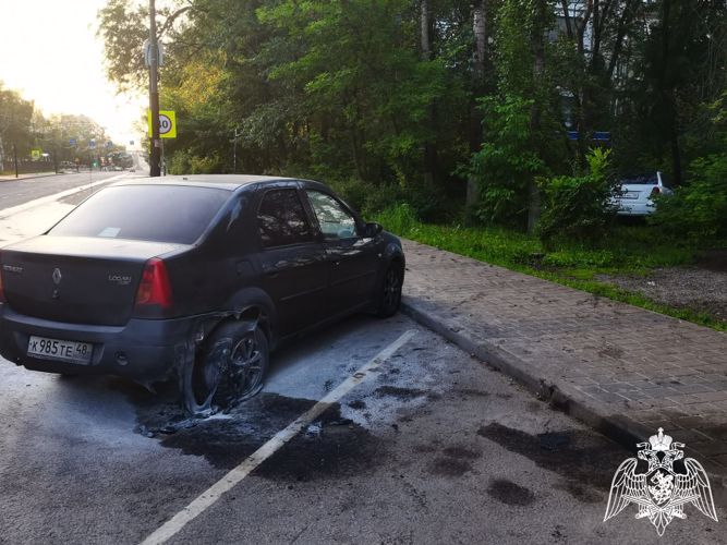 Липецкие росгвардейцы потушили загоревшиеся автомобили