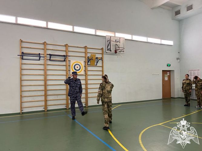 Военно-патриотические мероприятия для учащихся кадетской школы провели росгвардейцы в Липецке