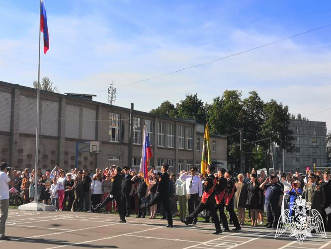 Липецкие росгвардейцы приняли участие в торжественных линейках, посвященных Дню знаний