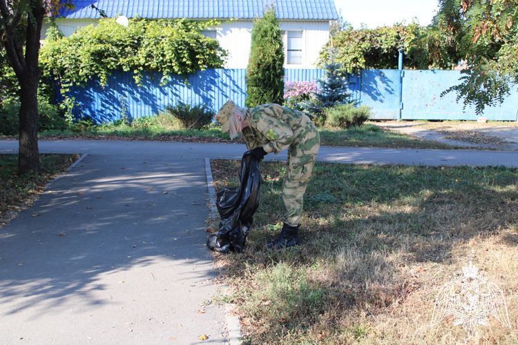 Липецкие росгвардейцы приняли участие в акции «Чистый четверг»
