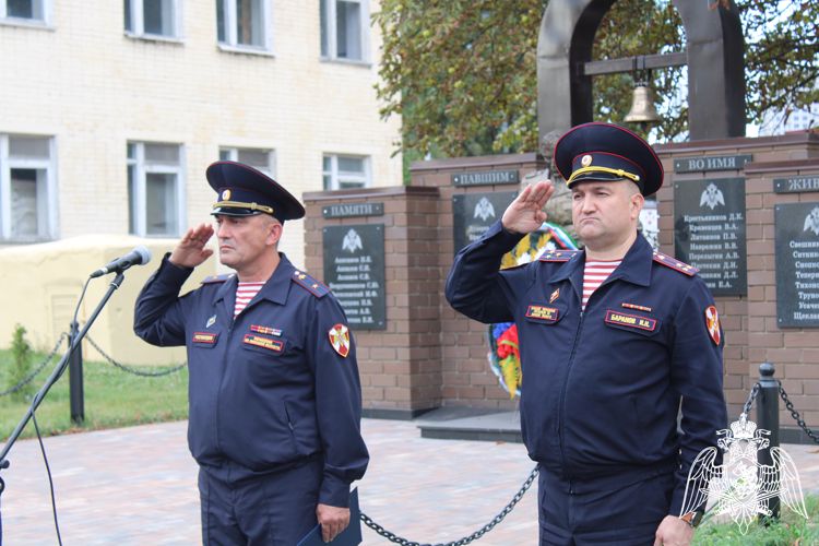 В Липецке сотрудники Росгвардии почтили память Героев России Эдуарда Белана и Андрея Теперика