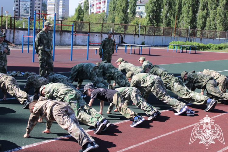 Росгвардейцы посетили детский военно-спортивный клуб