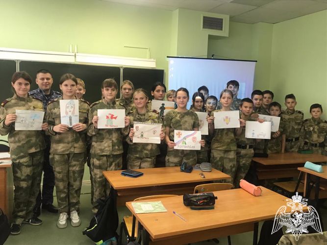 Липецкие росгвардейцы провели урок мужества для учеников кадетской школы