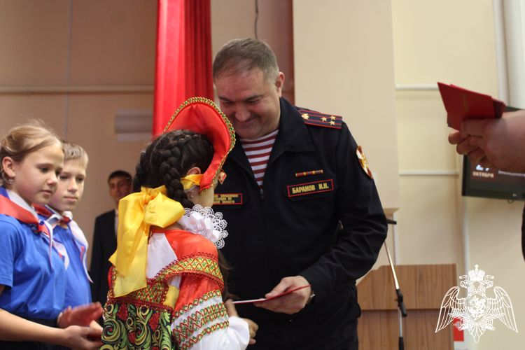 В Липецке воспитанников воскресной школы имени преподобного Зиновия Глинского посвятили в юные росгвардейцы