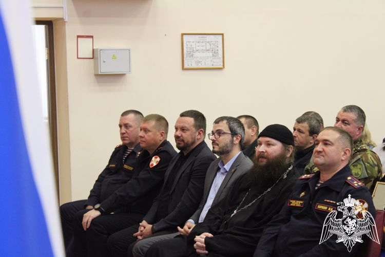 В Липецке сотрудников и ветеранов вневедомственной охраны поздравили с профессиональным праздником 