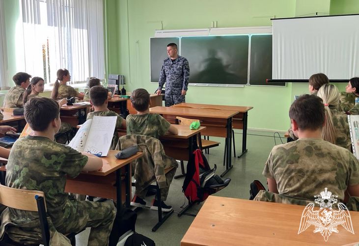 Росгвардейцы провели лекцию на тему вооруженного нападения в образовательных учреждениях