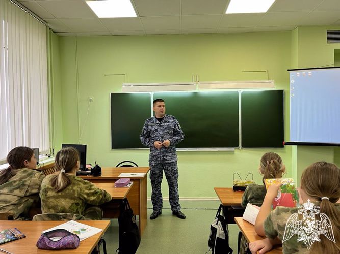 РОСГВАРДЕЙЦЫ РАССКАЗАЛИ ДЕТЯМ О БЕЗОПАСНОСТИ ДОРОЖНОГО ДВИЖЕНИЯ