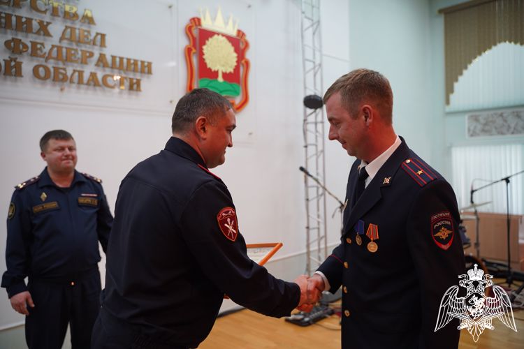 Начальник Управления Росгвардии по Липецкой области поздравил руководство, сотрудников и ветеранов УМВД с профессиональным праздником