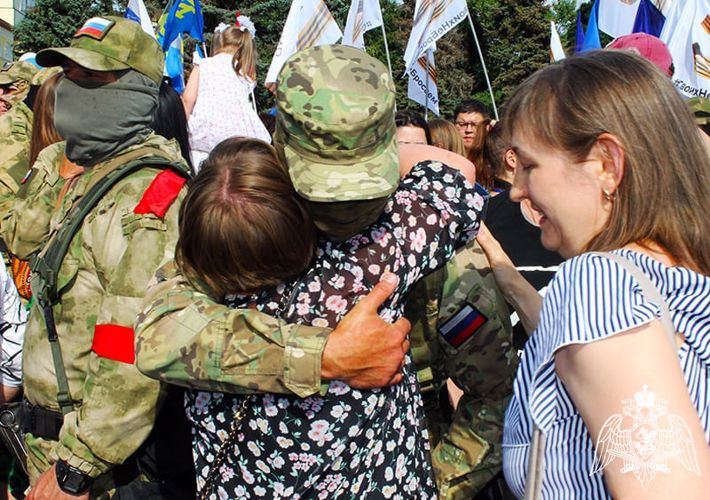 Липецкие росгвардейцы поздравили женщин с Днем матери из зоны СВО