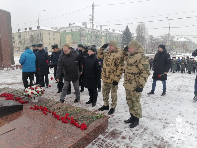 В Липецке сотрудники Росгвардии приняли участие в митинге, посвящённом Дню Неизвестного Солдата.