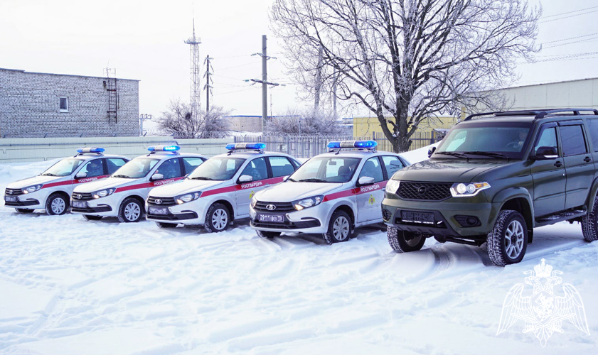 Липецким росгвардейцам вручили ключи от новых служебных автомобилей