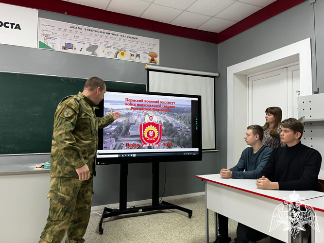В День российской науки липецкие росгвардейцы провели уроки в школах